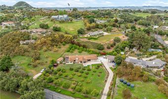 735 Del Valle Dr, Fallbrook, CA 92028