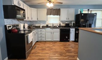 105 S 6th St, Albia, IA 52531