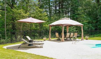 21 Wiggin Rd, Bedford, NH 03110