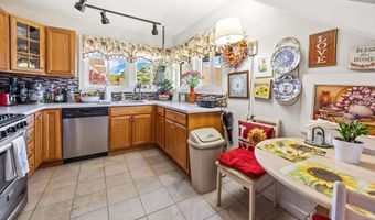 64 Montoya Dr 64, Branford, CT 06405