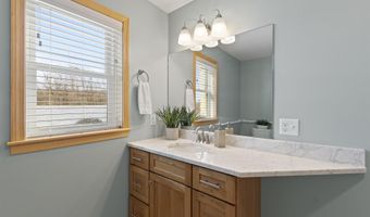 162 Buttonwood Dr, Brattleboro, VT 05301