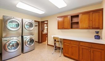 5870 Persimmon Dr, Fitchburg, WI 53711