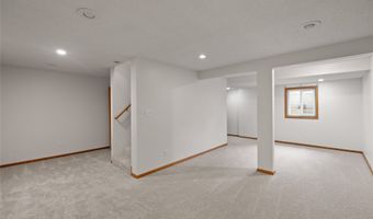 725 11th St SE, Altoona, IA 50009