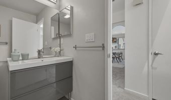 7 Courageous Ct D52, Alameda, CA 94501