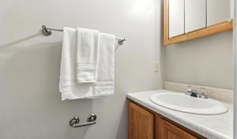 806 Deer Ridge Xing, Auburn, IN 46706
