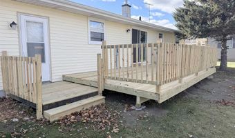 1517 NAVARINO St, Algoma, WI 54201