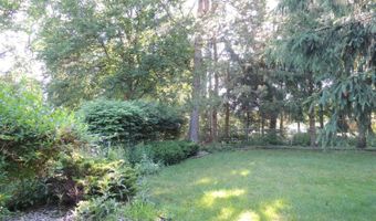 2098 Yorktown Dr, Ann Arbor, MI 48105
