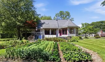 32 Briarwood Rd, Lincoln, RI 02865