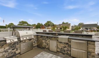 30 Berger Ave, Amityville, NY 11701