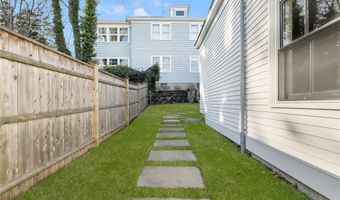 131 Eustis Ave, Newport, RI 02840