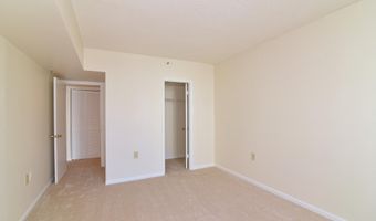 1001 N RANDOLPH St 215, Arlington, VA 22201