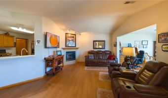 1906 Oak Tree Ln B, Austin, MN 55912