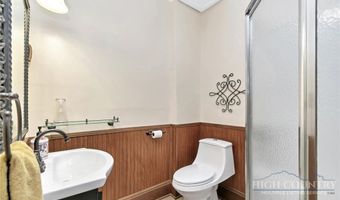 140 Library Ln, Banner Elk, NC 28604
