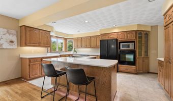W2880 OAKRIDGE Drive, Appleton, WI 54915