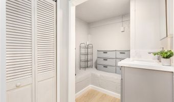 1508 Kewalo St 101B, Honolulu, HI 96822