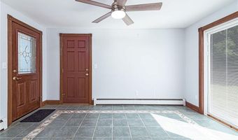 8 Somerset Rd, Cranston, RI 02910