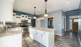 923 S 10th St, Adel, IA 50003