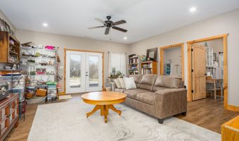 16032 Farm Road 1212, Aurora, MO 65605