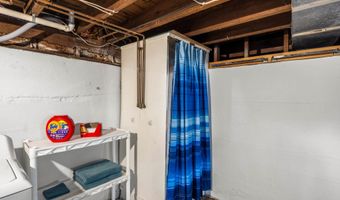425 N 9th St, Adel, IA 50003