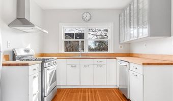 9 Linden Ave, East Providence, RI 02916