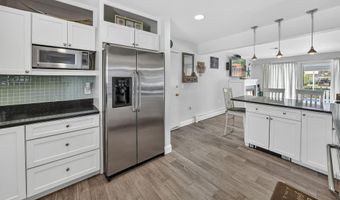 378 Bayview Ave, Bayville, NJ 08721