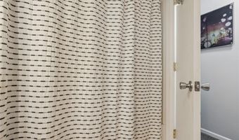 210 12th Ave NW, Altoona, IA 50009