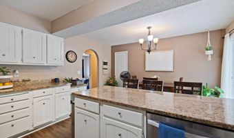 121 Chaparral Dr, Apple Valley, MN 55124