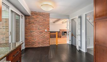 2222 Delaware Dr, Ann Arbor, MI 48103