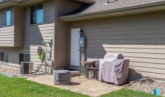 808 N Quartz Ave, Brandon, SD 57005