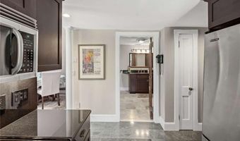 6 Howe Ave 8, Newport, RI 02840