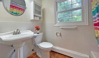 162 Ivy Hill Dr, Aberdeen, NJ 07747
