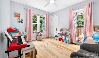 153 Skyview Cir, Asheville, NC 28804
