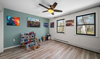 162 Lakeside Oaks Dr, Barrington, NH 03825