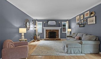 706 Eaglebrooke Dr, Ballwin, MO 63021