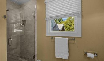 146 Alfred Drown Rd, Barrington, RI 02806