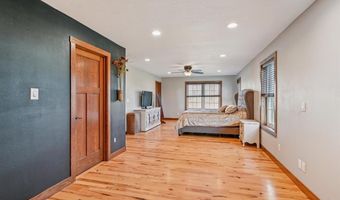 82 1st St Ct, Atkins, IA 52206