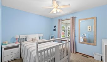 1233 Red Oak Plantation Dr, Ballwin, MO 63021