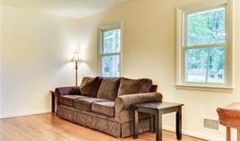 8 Apple Blossom Ct, Airmont, NY 10952