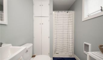 33 Slocum St, Newport, RI 02840