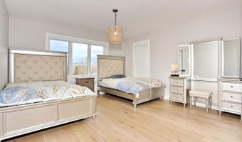 13 Autumn Ct, Airmont, NY 10901