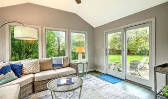 6 Kenmore Ct, Barrington, RI 02806