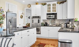 402 DERRYTOWN Dr, Bear, DE 19701