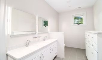 13 Kellogg St, Brookfield, CT 06804