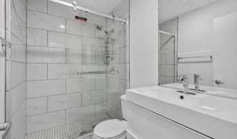 6017- F CURTIER Dr F, Alexandria, VA 22310