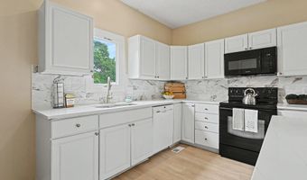 4260 N Rushwood Ct, Bel Aire, KS 67226