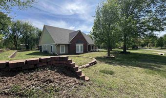1923 Eastridge Dr, Arkansas City, KS 67005