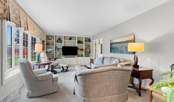 2433 CARLETON Ave, Appleton, WI 54915