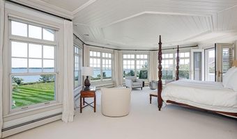 135 Cliff Dr, Narragansett, RI 02882