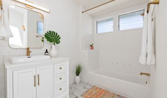 47-348 Mawaena St, Kaneohe, HI 96744