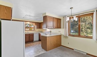 118 Main St, Arlington, WI 53911
